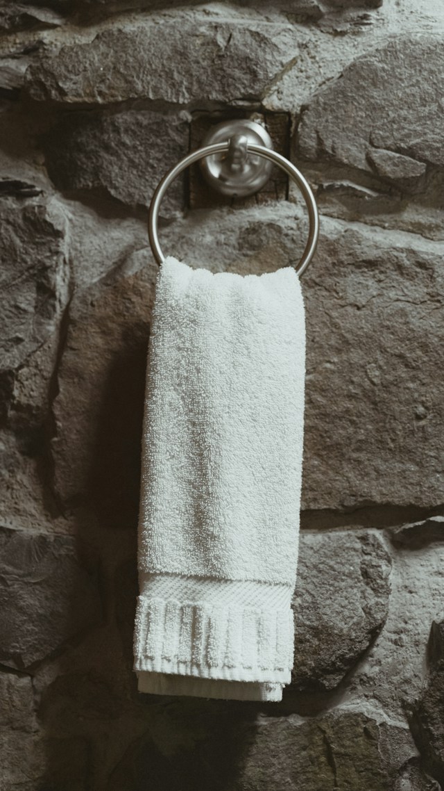How Do Businesses Manage Thousands of Towels Without Letting Laundry Become a Bottleneck